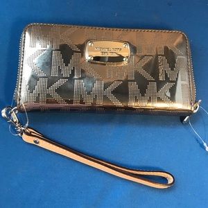 michael kors gray multifunction phone case